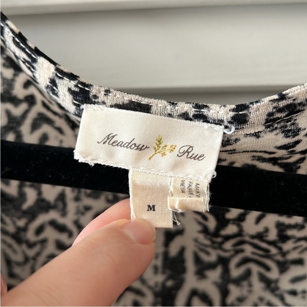 Anthropologie Meadow Rue Black & White Faux Wrap Top — 3/4 Sleeve Size Med EUC - Picture 2 of 3